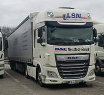 =DAF XF-Sattelzug von LSN steht auf einem Rastplatz an der A 3, 04-2022