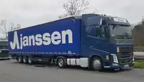 =Volvo FH mit einem Auflieger der Spedition JANNSEN1877, 04-2022