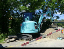 Kleinbagger CAT 303.E bei einer baustellt in Aegerten am 12.06.2022