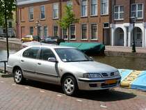 Nissan Primera 16V fotografiert in Leiden, Niederlande am 04-05-2009.