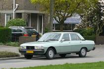 Peugeot 604 fotografiert in Oegstgeest, Niederlande am 13-04-2009.