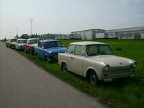 Parade der 601er Trabant beim Oldtimertreffen im Hartmannsdorfer Gewerbegebiet