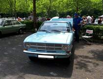 Opel Kadett B als in der Karosserieversion Limousine zweitürig im Farbton siriusblau. Der Opel Kadett B wurde von 1965 bis 1973 produziert. Wer kannte ihn nicht, den Millionenseller aus Bochum? Der Wagen war als zwei- und viertürige Limousine, als Coupe und als drei- und fünftüriges Kombimodell namens CarAvan lieferbar. Basismotorisierung war ein Vierzylinderreihenmotor mit einem Hubraum von 1078 cm³, der 45 PS, 55 PS oder 60 PS leistete. Oldtimertreffen in Siegen am 19.06.2022.