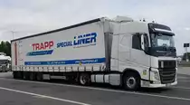 =Volvo FH der Spedition TRAPP rastet auf einem Rastplatz an der A 3, 06-2022