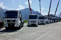 MAN und Mercedes Pritschen von baumat am 26.6.22 beim Trucker Festival Interlaken.