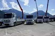 Mehrere Mercedes Pritschen von baumat am 26.6.22 beim Trucker Festival in Interlaken.