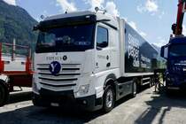 MB Actros Sattelschlepper von Papyrus am 26.6.22 beim Trucker Festival Interlaken.
