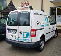 =VW Caddy von Elektro-LOCHNER, gesehen im Juni 2022 in Ramsau