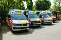 Drei VW T6 KTW aus Italien am 18.06.22 bei der Bundesübung des ASB in Mainz am Bereitstellungsraum