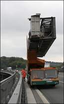 Br�ckenuntersichtger�t mit Arbeitsplattform UB-20(?) der CRAMER-Arbeitsb�hnen. (12.05.2009)