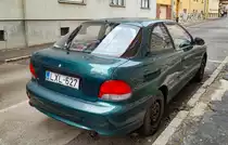 Rückansicht: Hyundai Accent der ersten Generation. Die Aufnahme stammt vom 02.2021.