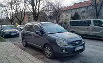 KIA Carens 2. Generation. Die Aufnahme stammt vom 02.2021.