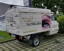 =Ape als Werbeträger für NUTRALASH steht im Juni 202 in Bernau