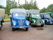 Zwei wunderschne Framos mit Planaufbau standen auf dem Bahnhofsgelnde in Mgeln, am 28.07.07