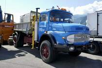 Ältere Mercedes-Benz Pritsche von Fritz Schnegg Transporte am 26.6.22 beim Trucker Festival Interlaken.