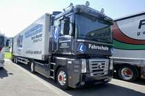 Renault Sattelschlepper vom Ausbildungscenter am 26.6.22 beim Trucker Festival in Interlaken.