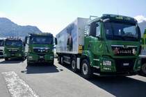 MAN mit Pritsche und Kastenaufbau der Landi Thun am 26.6.22 beim Trucker Festival Interlaken.