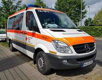 =MB Sprinter vom DRK OV NORDHEIM, abgestellt auf dem Parkplatzgelände der RettMobil 2022 in Fulda, 05-2022