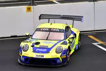 #91 Porsche 911 GT3 R, Team Joos Sportwagentechnik: Fahrer: Christian Engelhart und Ayhancan Güven, Aufstellung zum Gridwalk, Samstags Rennen 1. ADAC GT Masters Weekend im Niederländischen Zandvoort am 25.6.2022