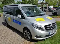 =MB Vito der Firma BLAULICHTVERKAUF, abgestellt auf dem Parkplatzgelände der RettMobil 2022 in Fulda, 05-2022