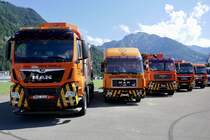 Mehrere MAN von Schmutz Thun am 26.6.22 beim Trucker Festival in Interlaken.