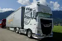 Ein DAF Sattelschlepper vom Bergdorf am 26.6.22 beim Trucker Festival Interlaken.