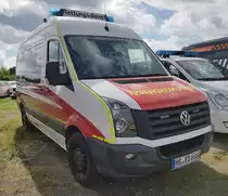 =VW Crafter als Rettungsdienstfahrzeug steht auf dem Parkplatzgelände der RettMobil 2022 in Fulda, 05-2022