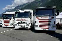 Zwei Scania und eine MB Actros Pritsche von Rugenbräu am 26.6.22 beim Trucker Festival Interlaken.
