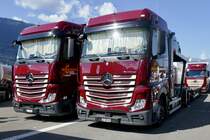 Ein MB Actros Autptransporter und Sattelschlepper von Galliker am 26.6.22 beim Trucker Festival in Interlaken.