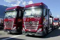 Ein MB Actros Autptransporter und Sattelschlepper von Galliker am 26.6.22 beim Trucker Festival in Interlaken.
