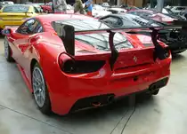 Heckansicht eines Ferrari 488 GTB Challenge. Classic Remise Düsseldorf am 12.07.2022.