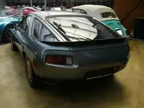 Heckansicht eines Porsche 928S. Classic Remise Düsseldorf am 12.07.2022.
