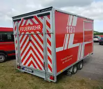 =Hänger der Feuerwehr SPRINGE steht auf dem Parkplatzgelände der RettMobil 2022 in Fulda, 05-2022