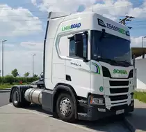=Scania R 410 von TRANSBED/STRADA steht auf einem Rastplatz an der A3 im April 2022
