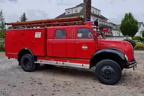 Das ehemalige Löschfahrzeug 16 der Berufsfeuerwehr Herne. (Hattingen, Juli 2022)