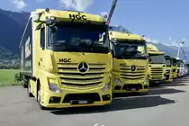 MB Actros Sattelschlepper und Scania und MAN von HGC am 26.6.22 beim Trucker Festival Interlaken.