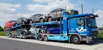 =MB_Autotransporter von LAGERMAX, steht zur Fahrerpause auf einem Rastplatz, 04-2022