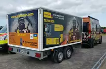 =Tandemachshänger von EISEMANN steht auf dem Parkplatz der Rettmobil 2022, 05-2022