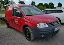 =VW Caddy des Edelstahlverarbeiters BOGNER steht auf dem Parkplatz der Rettmobil 2022, 05-2022