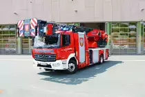Feuerwehr Eschborn Mercedes Benz Atego Rosenbauer DLK 23/12
(Florian Eschborn 1-30) am 09.07.22 bei einen Fototermin