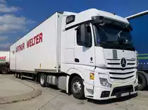 =MB Actros-Sattelzug der Spedition ARTUR WELTER, gesehen im April 2022 an der A 3