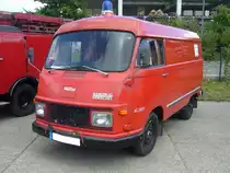 Hanomag Henschel F25 Kastenwagen. Im April 1967 brachte der Rheinstahl-Hanomag-Konzern die Folgetypen des Tempo Matador auf den Markt. Sie blieben aus konstruktiver Hinsicht unverändert, erhielten aber modernere Fahrerhäuser. Ab September 1969 hießen die Modelle, nach einer erneuten Fusion, Hanomag-Henschel. Ab diesem Zeitpunkt erhielten die Transporter, statt des 50 PS starken Hanomag-Dieselmotors, den aus dem Mercedes Benz W115 200D bekannten Dieselmotor. Dieser Vierzylinderreihendieselmotor hat einen Hubraum von 1988 cm³ und leistet 55 PS. 2. Oldtimerfeuerwehrtreffen an der  Alten Dreherei  in Mülheim an der Ruhr am 16.07.2022.