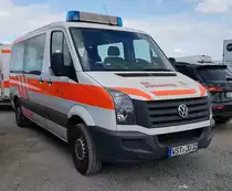 =VW Crafter der Johanniter RV WESER-EMS OV EDEWECHT, gesehen auf dem Parkplatzgelände der RettMobil 2022 in Fulda, 05-2022