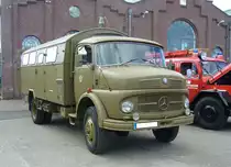 Mercedes Benz 710 des  Zivilen Bevölkerungsschutzes  aus dem Jahr 1967. Der 3 Tonnen-GRKW-Aufbau stammt von den Industriewerken Karlsruhe/Werk Lübeck. 2. Oldtimerfeuerwehrtreffen an der  Alten Dreherei  in Mülheim an der Ruhr am 16.07.2022.