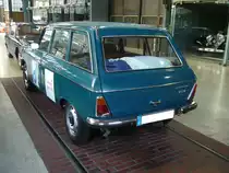 Heckansicht eines Peugeot 304 Break, gebaut von 1971 bis 1980. Der 304 hatte sehr viel Ähnlichkeit mit dem von 1965 bis 1976 gebauten Peugeot 204. Hier wurde ein 304 Break in der Ausstattungsvariante GL abgelichtet. Der 304 konnte wahlweise mit einem Benzin- oder Dieselmotor geordert werden. Der Benzinmotor hat einen Hubraum von 1288 cm³ und leistet 59 PS. Der Dieselmotor hat einen Hubraum von 1.5l und leistet 45 PS. Classic Remise Düsseldorf am 20.07.2022.