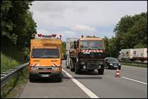 F�r einen kurzen Augenblick lie� sich die Sonne blicken: IVECO Daily und der geliehene Mercedes SK 1831 aus Hagen. (12.05.2009)
