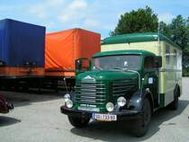 STEYR380 (Bj.1956) mit  Campingkabine  nimmt an einer Oldtimerfahrt teil. 070729