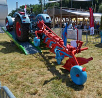 5 Scharenpflug  am Eicher Wotan Traktor angehngt, gesehen beim Oldtimertreffen in Waarken . 24.07.2022