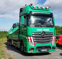 =MB Actros von ENGEL-KRANE steht auf dem Parkplatz der RettMobil im Mai 2022