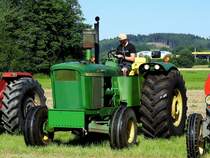 JohnDeere-5020Diesel (122PS,8701cm³, Produktionszeitraum:1965÷72;13000Stück) hat sich zur Wadholz-Classic2022 eingefunden; 220717